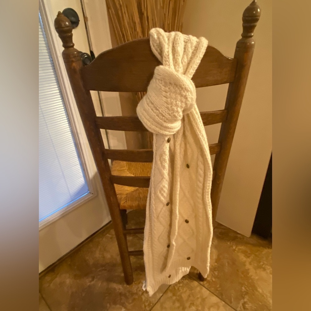 American Eagle Cream Cable Knit Button Accent Scarf Cozymore